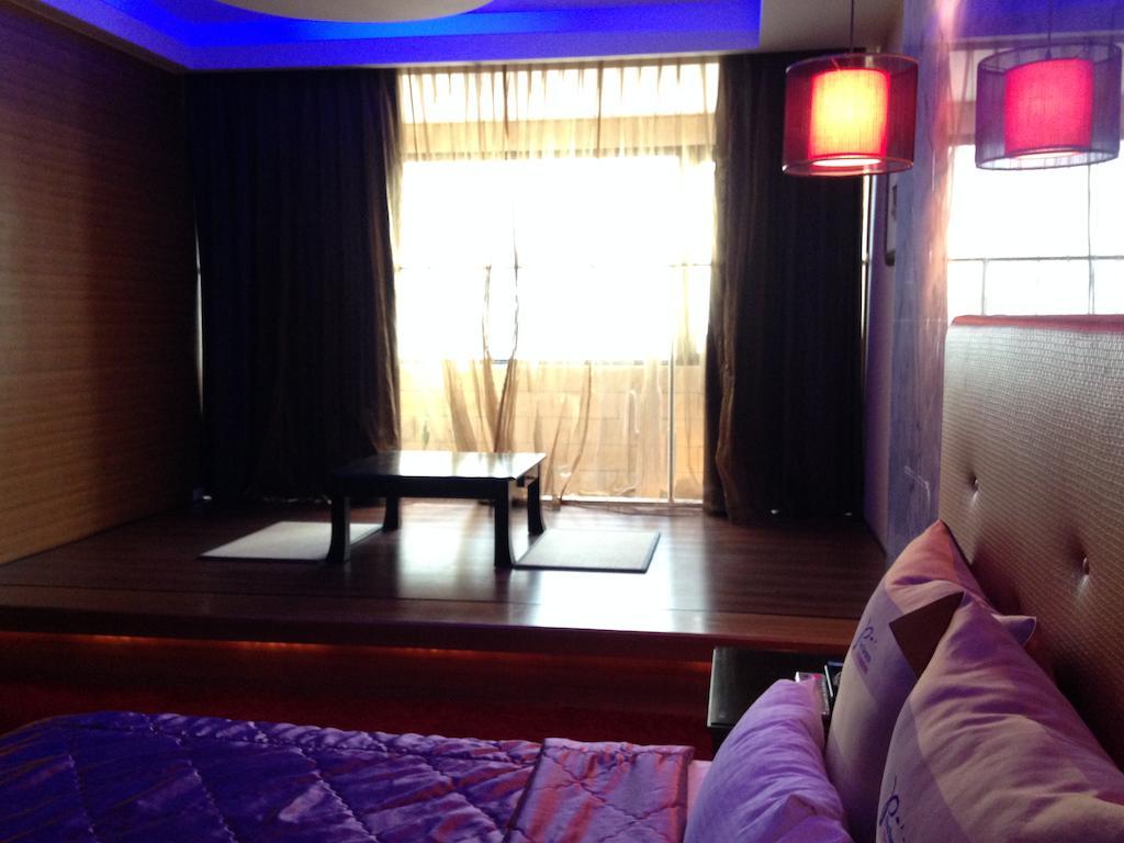 Portman Motel Taichung Rum bild
